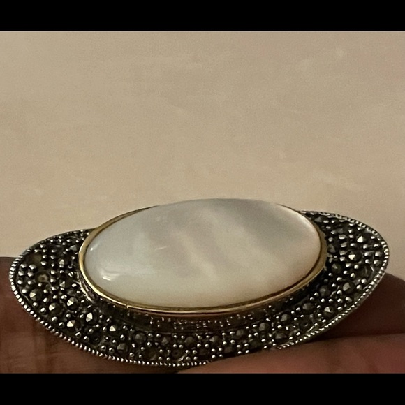 🌟 14k, 925 & Mother of Pearl elongated ring 💯 - Picture 3 of 8